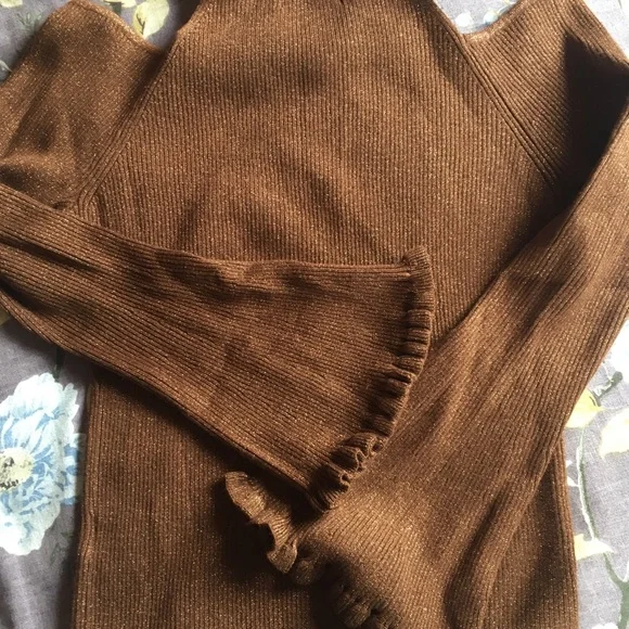 🍻Cover story cold shoulder Shimmer Sweater Large 🍻 - Picture 11 of 15